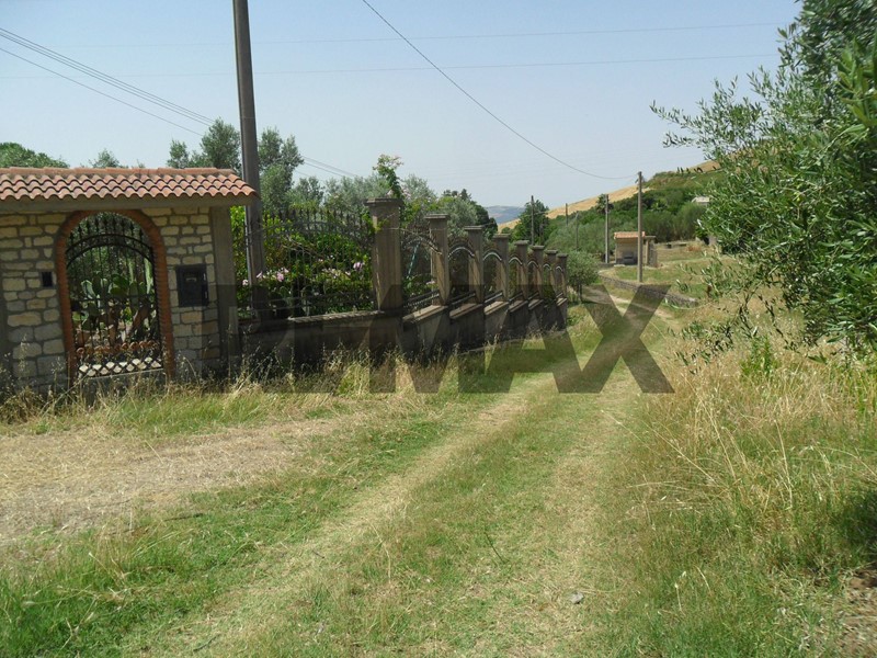 Appartamento in Vendita a Santa Caterina Villarmosa, 50'000&euro;, 240 m²