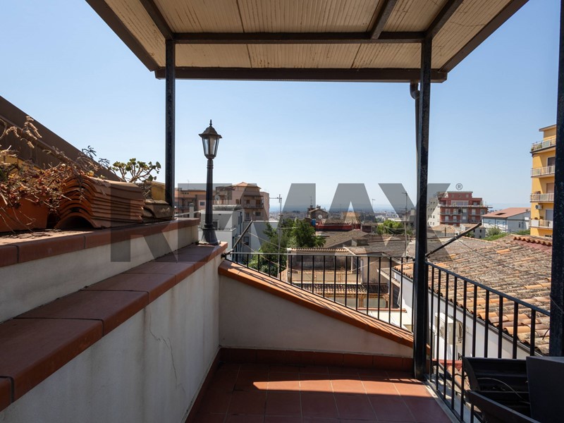 Appartamento in Affitto a Catania, 1'300&euro;, 120 m²