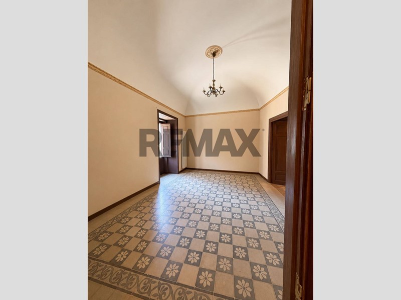 Appartamento in Vendita a Mistretta, 70'000&euro;, 206 m²