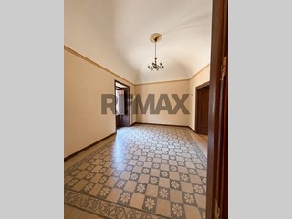 Appartamento in Vendita a Mistretta, 70'000&euro;, 206 m²