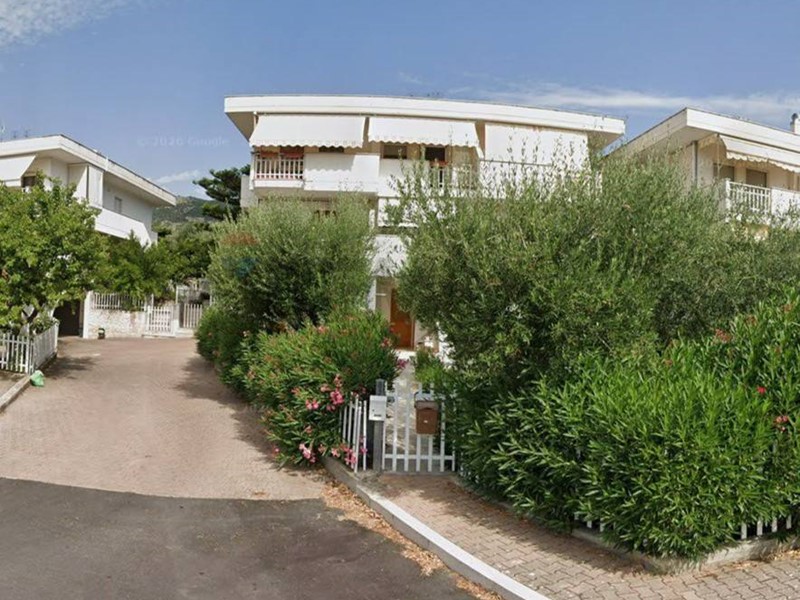 Quadrilocale in Affitto a Mattinata, 550&euro;, 95 m²