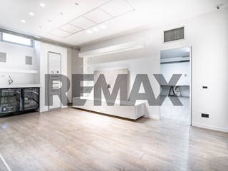 Appartamento in Vendita a Milano, 395'000&euro;, 202 m²