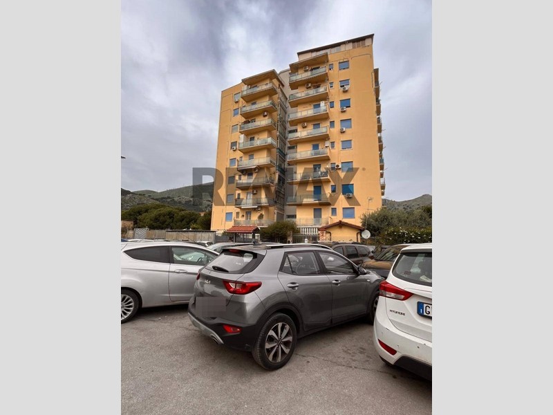 Trilocale in Vendita a Palermo, 130'000&euro;, 90 m²