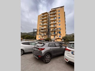 Trilocale in Vendita a Palermo, 130'000&euro;, 90 m²