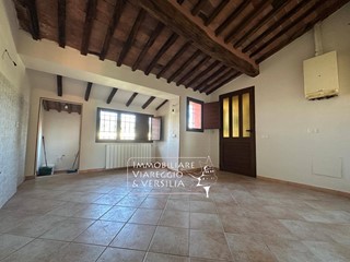 Trilocale in Vendita a Pescia, 105'000&euro;, 68 m²