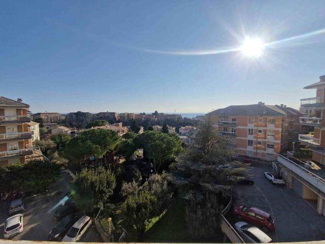 Appartamento in Vendita a Genova, 1'090'000&euro;, 210 m²