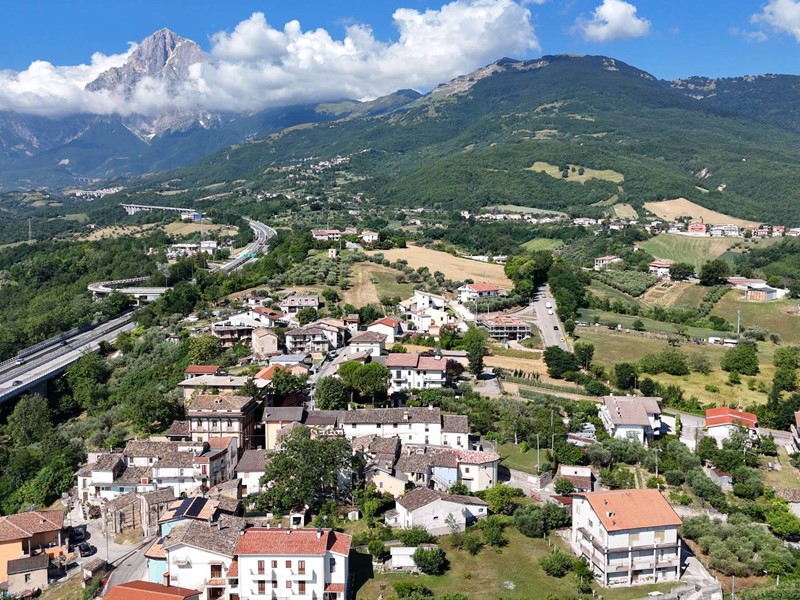 Appartamento in Vendita a Colledara, 55'000&euro;, 80 m²