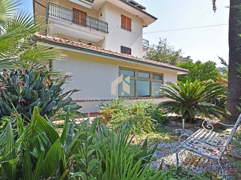 Trilocale in Vendita a Ospedaletti, 299'000&euro;, 93 m²