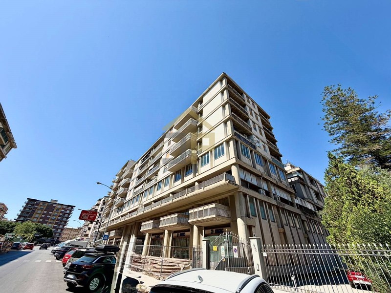 Appartamento in Vendita a Palermo, 370'000&euro;, 210 m²