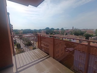 Attico in Affitto a Mirandola, 900&euro;, 155 m²