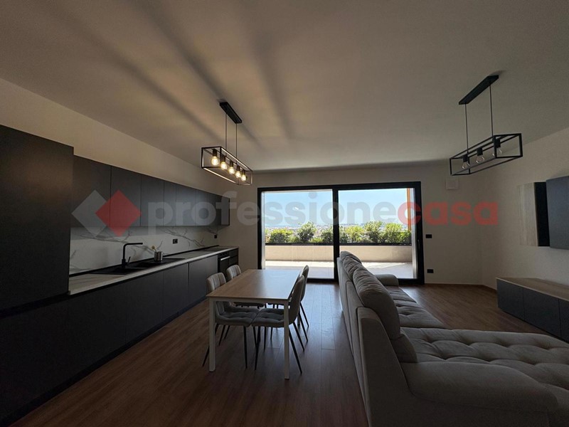 Trilocale in Affitto a Bari, 2'200&euro;, 113 m², arredato