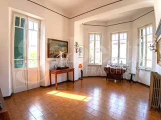 Appartamento in Vendita a Carrara, 285'000&euro;, 162 m²