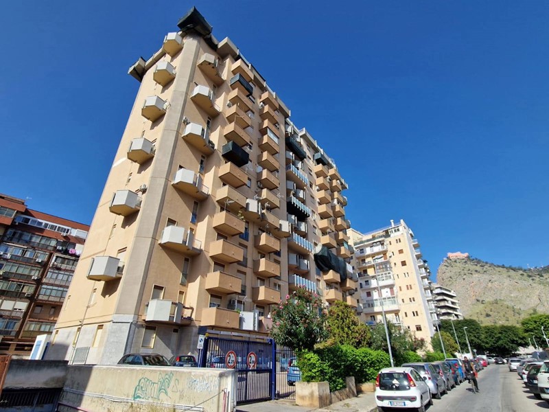 Trilocale in Vendita a Palermo, 140'000&euro;, 71 m²