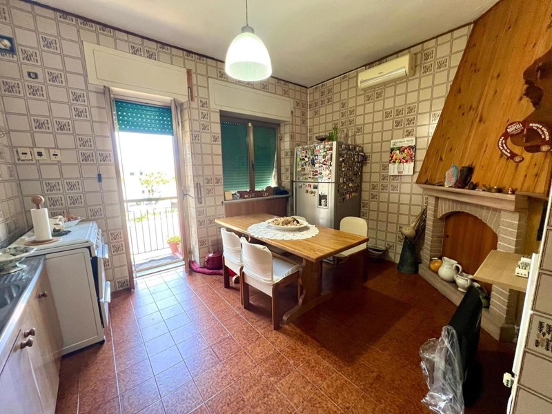 Quadrilocale in Vendita a Pozzuoli, 180'000&euro;, 125 m²