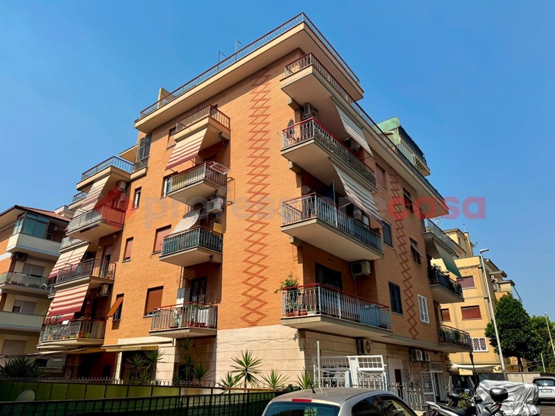 Bilocale in Vendita a Roma, 219'000&euro;, 65 m²