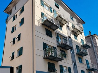 Appartamento in Vendita a Savona, 385'667&euro;, 193 m², con Box