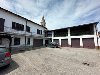 Appartamento in Vendita a Cortemaggiore, 500 m², con Box