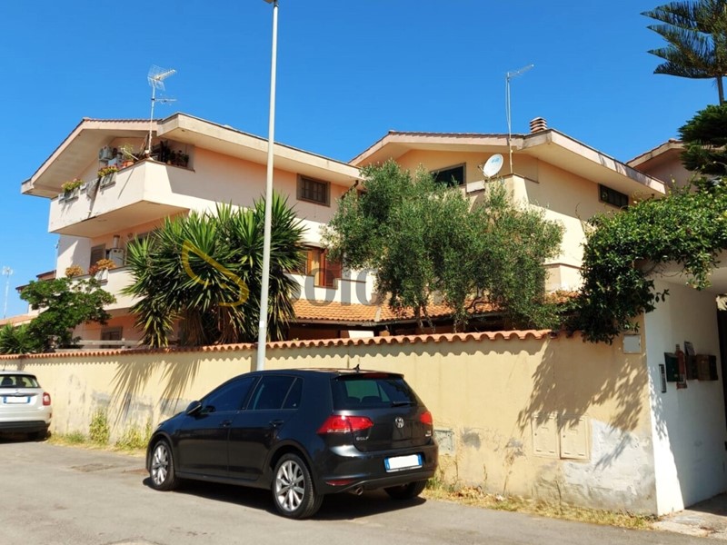 Trilocale in Affitto a Fiumicino, zona Isola Sacra, 1'500&euro;, 80 m², arredato