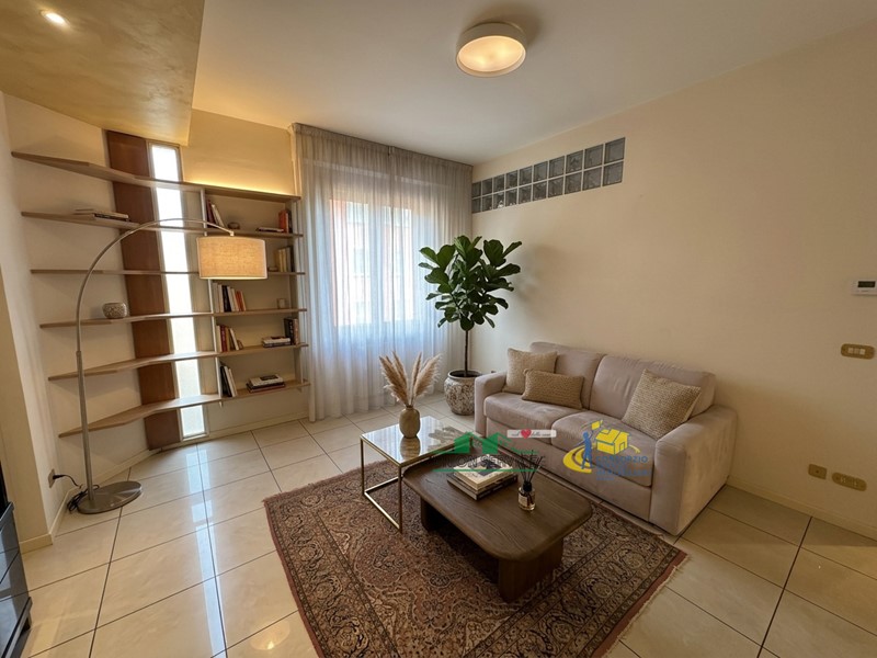 Appartamento in Vendita a Parma, zona Centro storico, 350'000&euro;, 160 m²