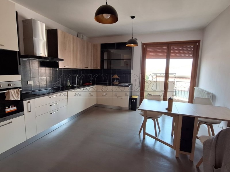 Appartamento in Vendita a Veggiano, 170'000&euro;, 115 m², con Box