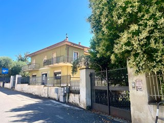 Appartamento in Vendita a Fabrica di Roma, 269'000&euro;, 400 m², con Box
