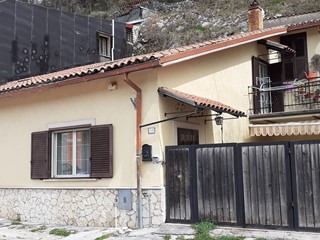 Trilocale in Vendita a Capistrello, 35'716&euro;, 80 m²