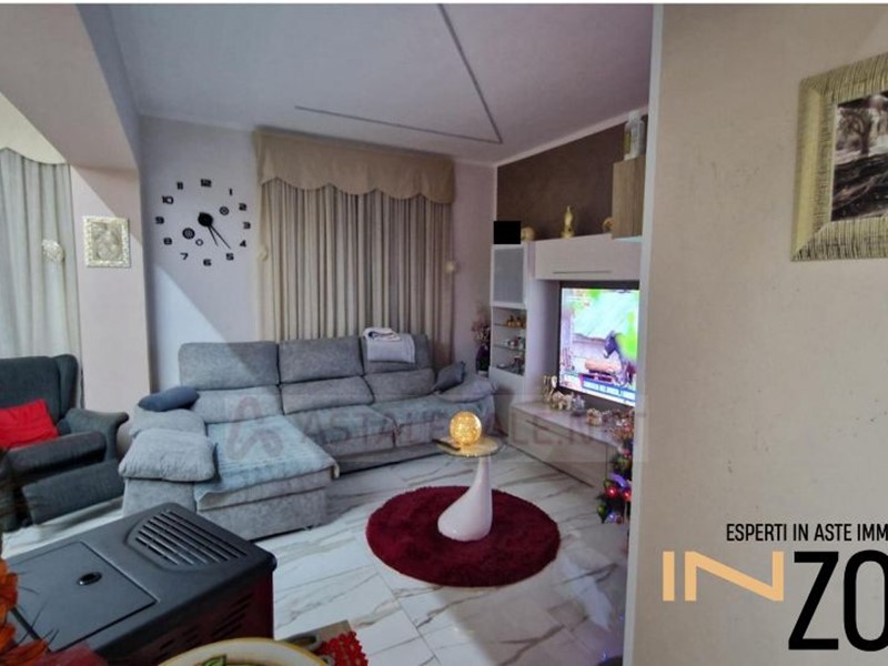 Trilocale in Vendita a Sulmona, 44'832&euro;, 80 m²