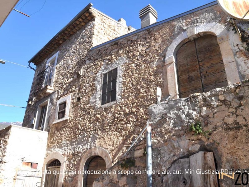 Quadrilocale in Vendita a L'Aquila, 239'676&euro;, 260 m²