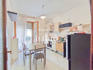 Trilocale in Vendita a Pisa, 240'000&euro;, 81 m², con Box