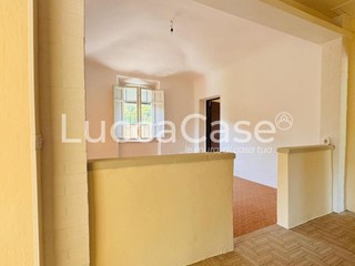 Appartamento in Vendita a Pescaglia, 110'000&euro;, 96 m²