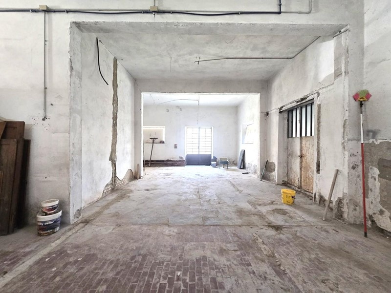 Appartamento in Vendita a Colle di Val D'Elsa, zona Gracciano Dell'elsa, 280'000&euro;, 200 m², con Box