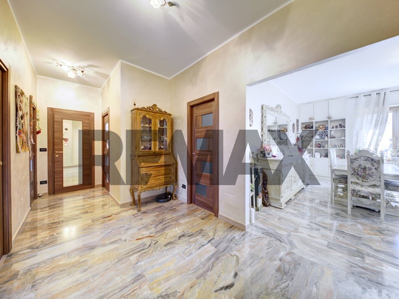 Quadrilocale in Vendita a Torino, 189'000&euro;, 115 m²