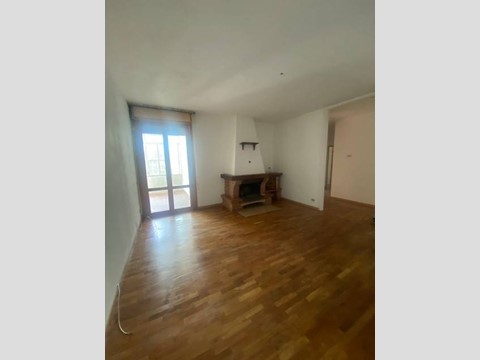 Quadrilocale in Vendita a Castelnovo di Sotto, 126'000&euro;, 129 m²