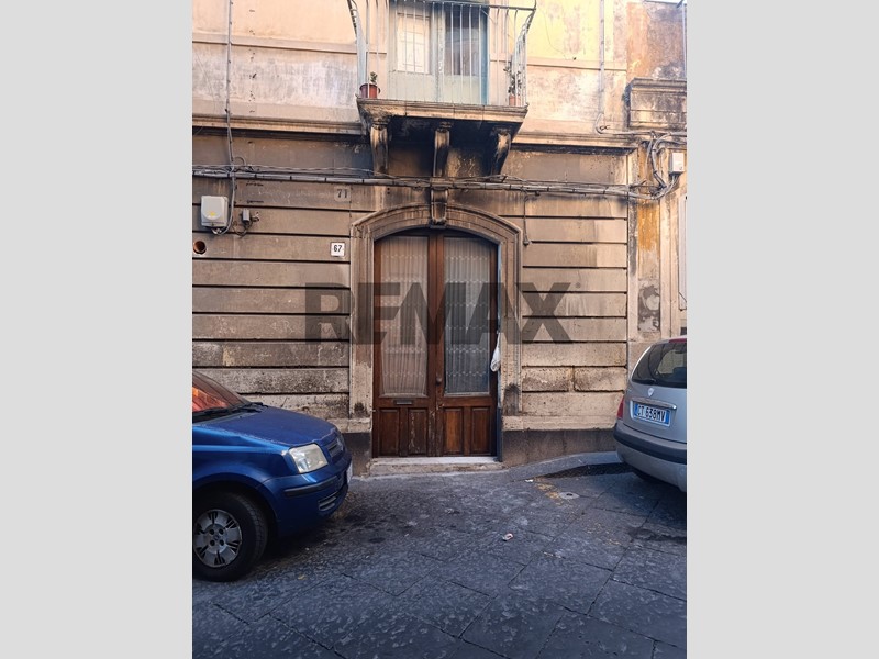 Appartamento in Vendita a Acireale, 80'000&euro;, 106 m²