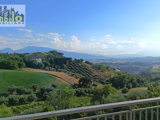 Appartamento in Vendita a Castorano, 169'000&euro;, 330 m²