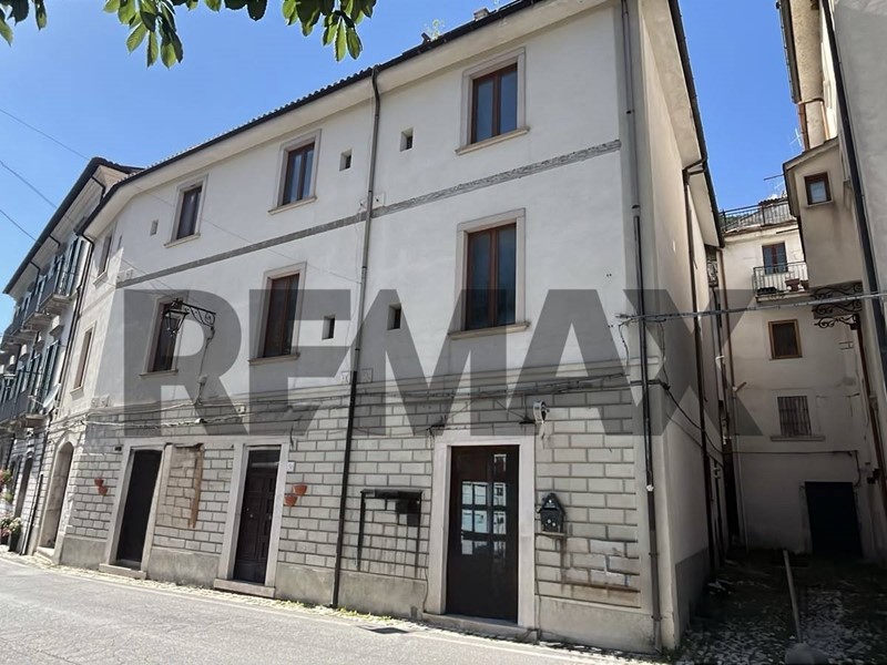 Appartamento in Vendita a Villetta Barrea, 480'000&euro;, 540 m²