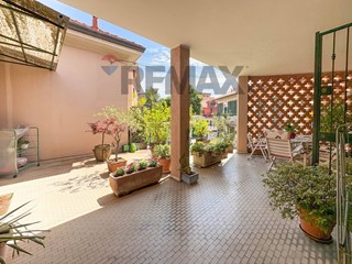 Quadrilocale in Vendita a Brugherio, 250'000&euro;, 140 m²