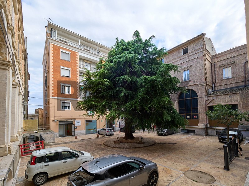 Appartamento in Vendita a Chieti, 140'000&euro;, 206 m²