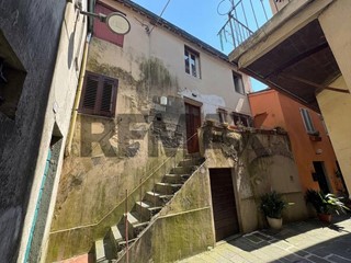 Quadrilocale in Vendita a Borgo a Mozzano, 98'000&euro;, 93 m²