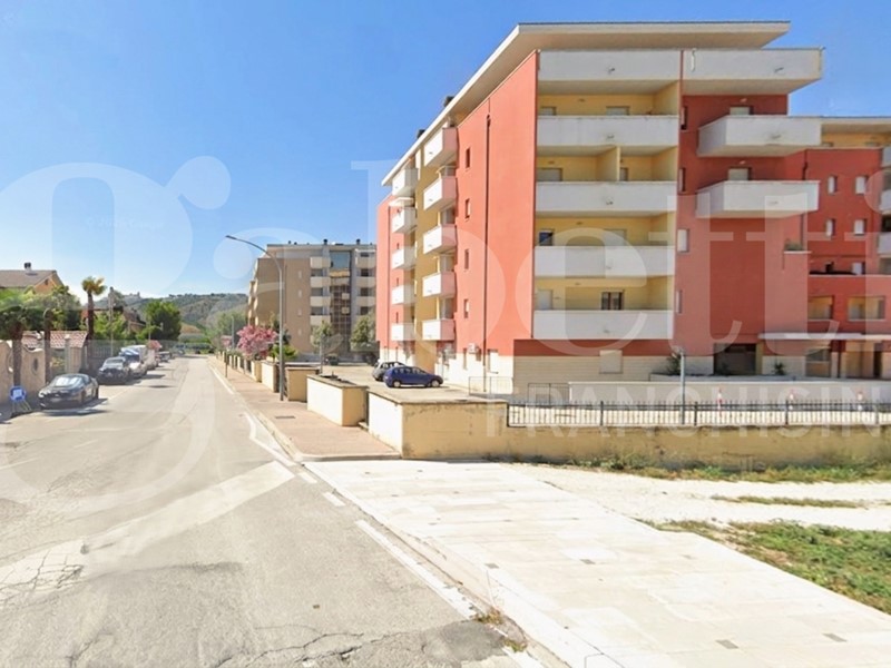 Trilocale in Vendita a Manoppello, 132'000&euro;, 68 m², arredato, con Box