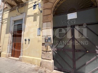 Trilocale in Vendita a Siracusa, 92'000&euro;, 74 m², arredato
