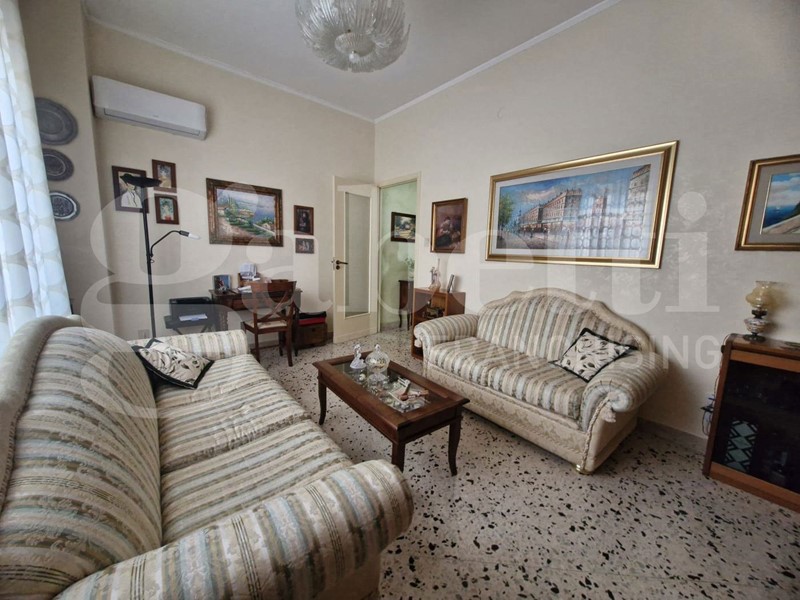 Appartamento in Affitto a Palermo, 1'590&euro;, 170 m²