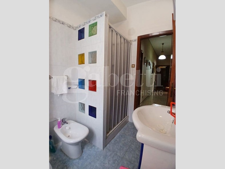 Appartamento in Vendita a Palermo, 108'000&euro;, 132 m²