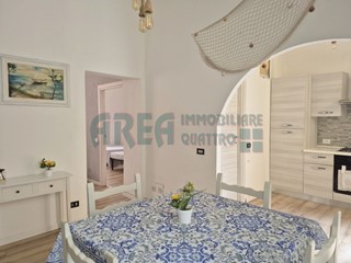 Quadrilocale in Vendita a Imperia, zona Oneglia, 170'000&euro;, 70 m², arredato
