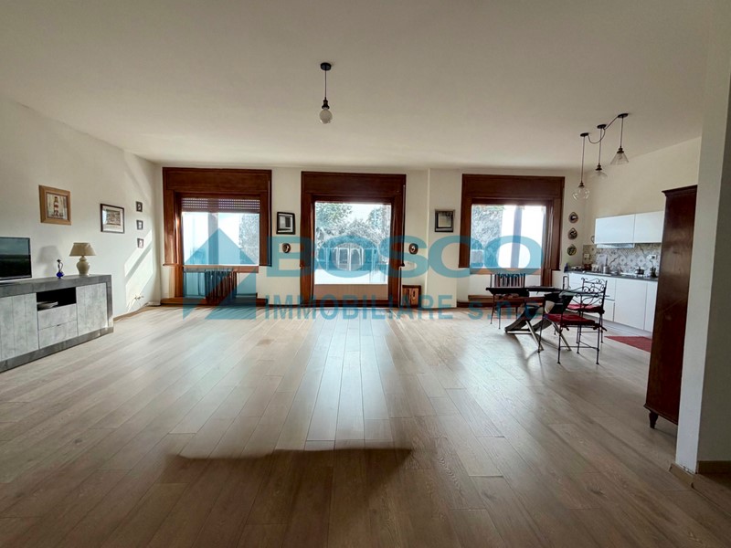 Appartamento in Vendita a La Spezia, zona Centro, 425'000&euro;, 155 m², arredato