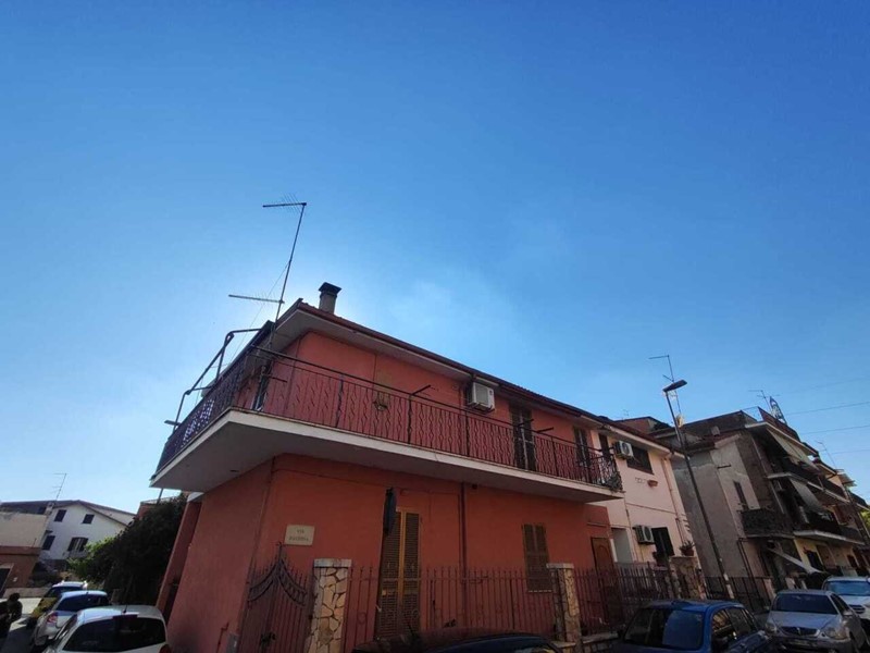 Trilocale in Vendita a Guidonia Montecelio, zona Villalba, 79'000&euro;, 80 m²