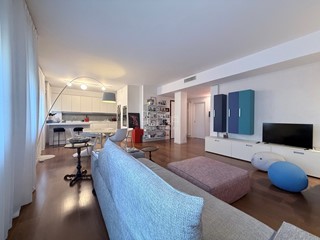 Appartamento in Vendita a Rovigo, zona Centro cittÃ, 239'000&euro;, 150 m², con Box