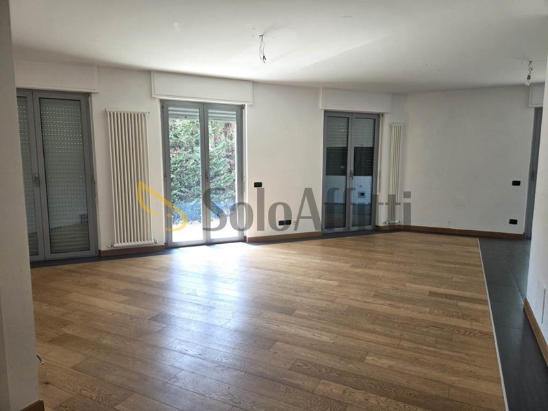 Quadrilocale in Affitto a Chieri, zona Turriglie, 1'200&euro;, 110 m², con Box
