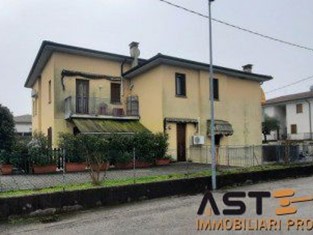Quadrilocale in Vendita a Longare, 72'000&euro;, 100 m²
