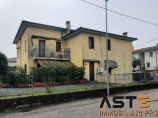 Quadrilocale in Vendita a Longare, 72'000&euro;, 100 m²